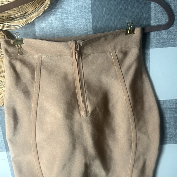 Pretty Little Thing form fitting skirt - Picture 4 of 5